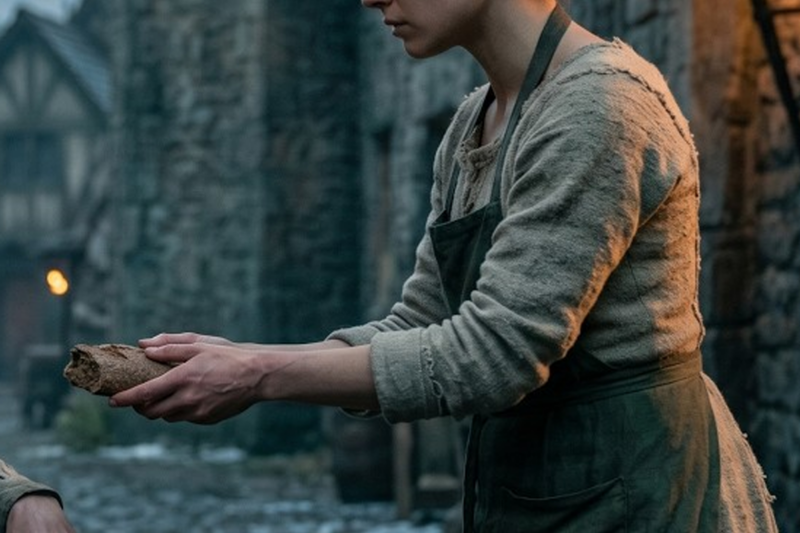 “I DIDN’T KNOW WHO HE WAS.” A simple act of giving bread unleashes a hidden truth that changes everything she believed.