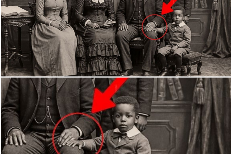 This Family Portrait Looked Normal — Until Viewers Noticed the Youngest Child’s Hand