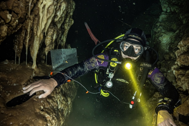 Cave Diver Trapped Alone in the Dark