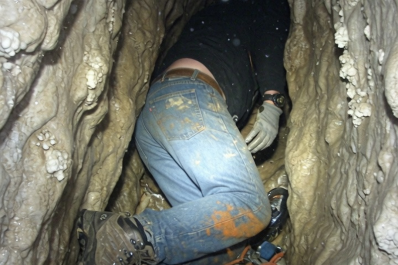 Medical Student Crawled Headfirst Into a Narrow Cave Passage… 27 Hours Later, Rescuers Could Only Reach His Feet