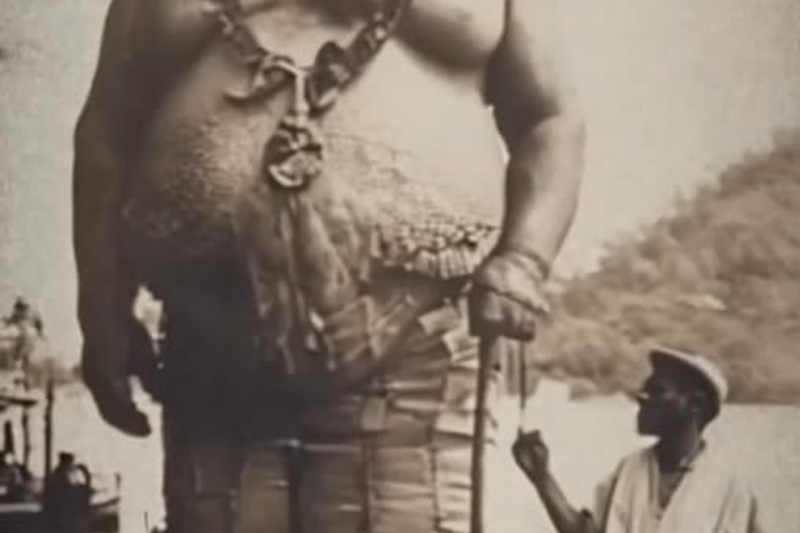 THE 7-FOOT SLAVE GIANT HANGED: BRUTAL CHAINS, FAMILY RIPPED APART, AND A NIGHT OF PURE HORROR